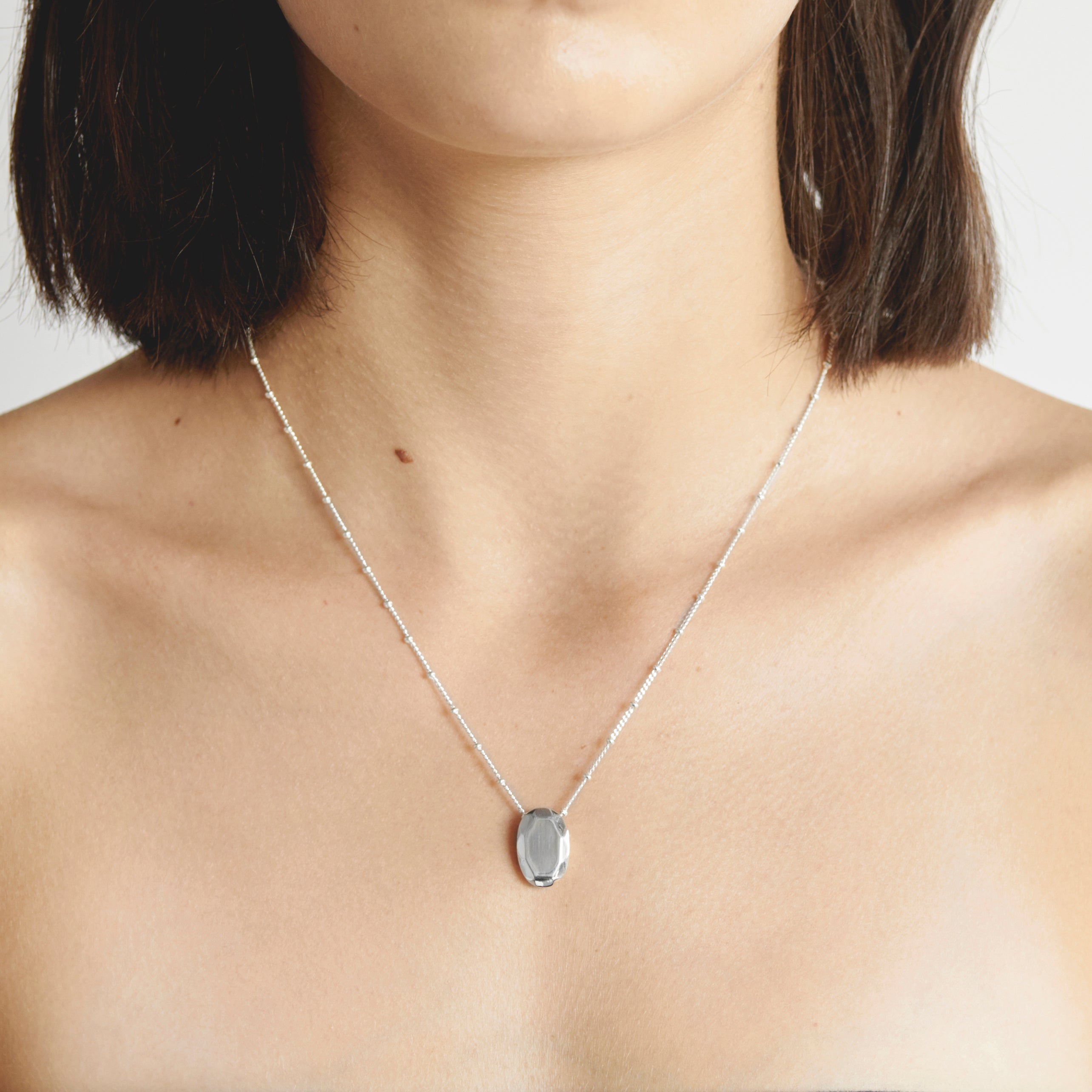 The Oval Pendant